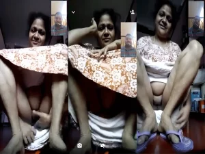 Mature Aunty Showing Pussy on a Live Video Call