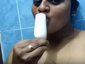 Horny Tamil Wife Naked Pussy Masturbation Video