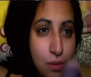 Hot Indian Babe Gives Blowjob and Drinks Cum