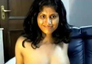 Chennai Desi Girl Saree Stripping on Webcam Reveals Boobs