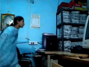 IndianseXVideos of a Slim Office Assistant Fucking Her Horny Boss