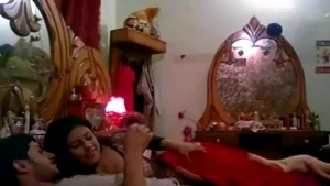 Teen Sex Video of a Hot Bhabhi Having Sex With Her Young Neighbour
