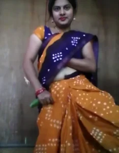Smiling Indian Bhabi Tries Out Something New