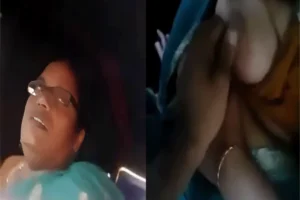 Aunty Shows Her Boobs for Free Auto Ride