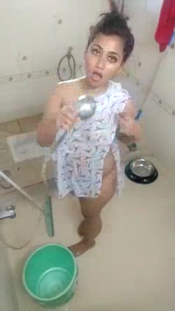 Sexy Solo Selfie Video Goes Viral on the Internet