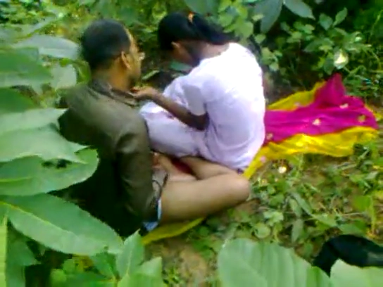 Odia Sex Video of Uncle Fucking Whore in Orissa Forest