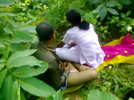 Odia Sex Video of Uncle Fucking Whore in Orissa Forest