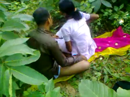 Odia Sex Video of Uncle Fucking Whore in Orissa Forest