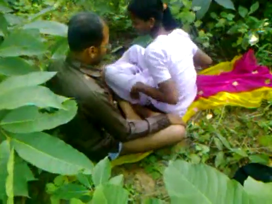 Odia Sex Video of Uncle Fucking Whore in Orissa Forest