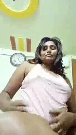Indian Porn Star Swathi Naidu Boob Show