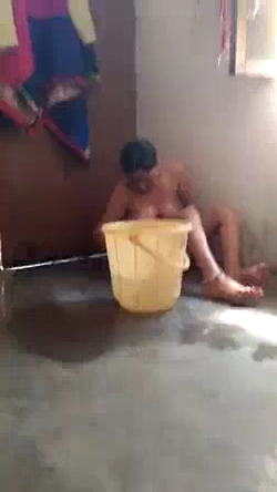 Mature Bhabhi’s Nude MMS Bath Video Captured by Devar