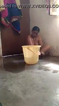 Mature Bhabhi’s Nude MMS Bath Video Captured by Devar