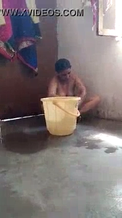 Mature Bhabhi’s Nude MMS Bath Video Captured by Devar