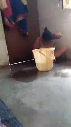 Mature Bhabhi’s Nude MMS Bath Video Captured by Devar