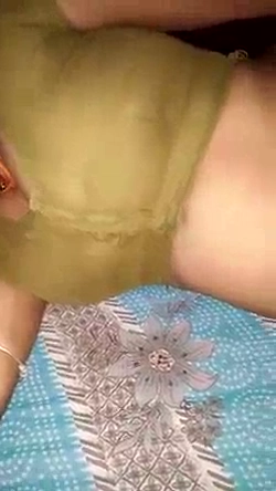 Busty Bhabhi Boob Show to Her Illicit Sex Lover