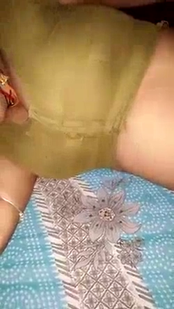 Busty Bhabhi Boob Show to Her Illicit Sex Lover
