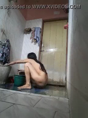 Desi Bhabhi Nude Bath on Cam for Her Devar