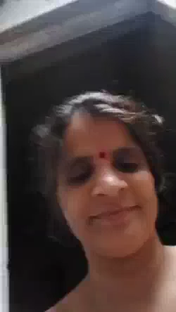 Mature Indian Aunty Nude Show on Selfie Cam