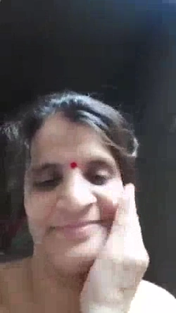 Mature Indian Aunty Nude Show on Selfie Cam
