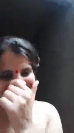 Mature Indian Aunty Nude Show on Selfie Cam