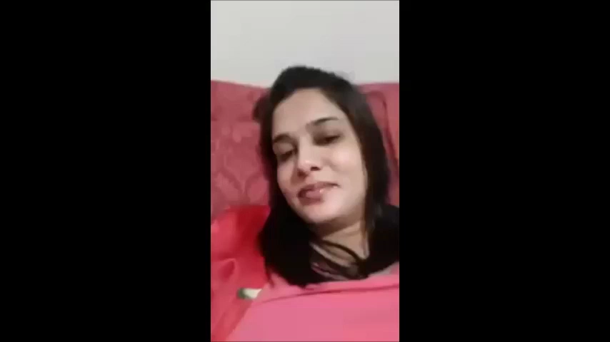 Desi Wet Pussy Fingering Selfie MMS Video