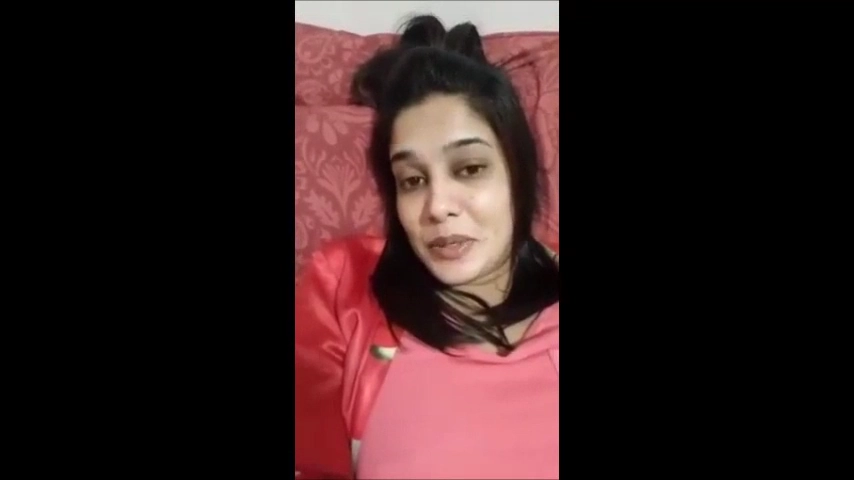 Desi Wet Pussy Fingering Selfie MMS Video