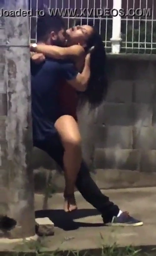 Outdoor Quickie Sex Act Has Been Caught on Cam