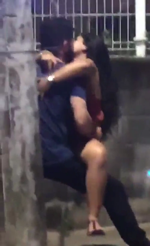 Outdoor Quickie Sex Act Has Been Caught on Cam