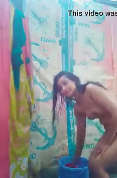 Village Girl Bathing Nude Outdoor Sex MMS