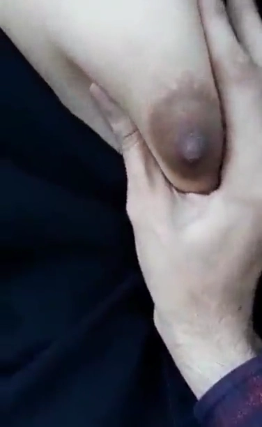 Muslim Teen Boob Show to Her Boyfriend in the Outdoor