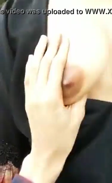 Muslim Teen Boob Show to Her Boyfriend in the Outdoor