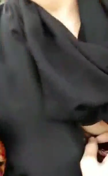 Muslim Teen Boob Show to Her Boyfriend in the Outdoor