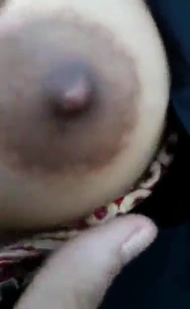 Muslim Teen Boob Show to Her Boyfriend in the Outdoor