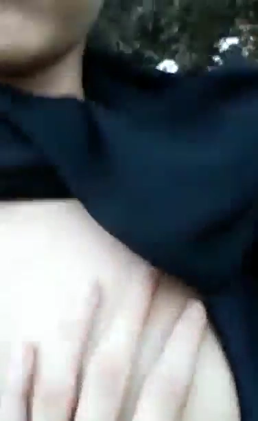 Muslim Teen Boob Show to Her Boyfriend in the Outdoor