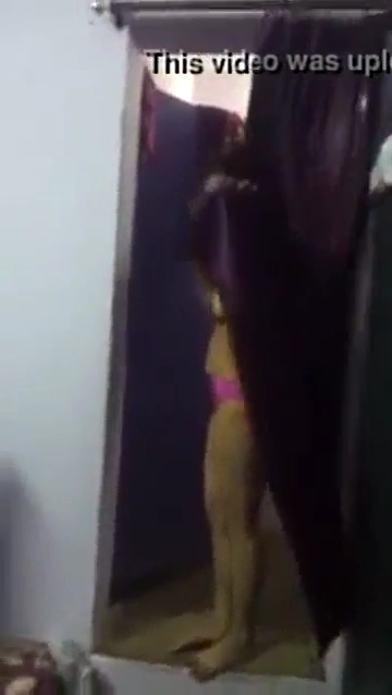 Hot Indian College Girl’s Topless Desi Nude Dance