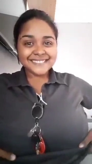 Huge Indian Boob Show MMS Selfie Video
