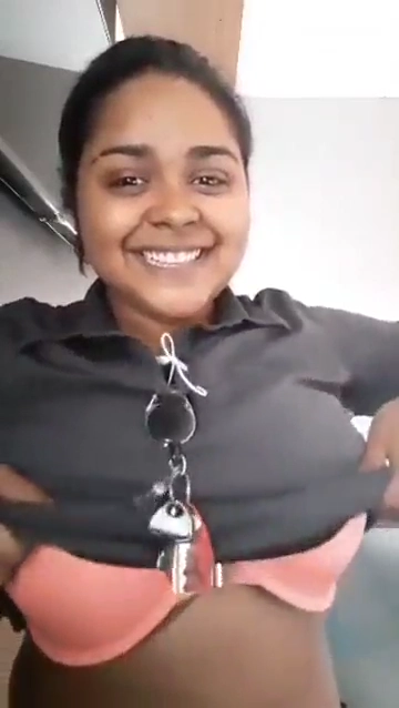 Huge Indian Boob Show MMS Selfie Video