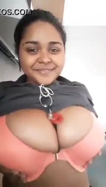 Huge Indian Boob Show MMS Selfie Video