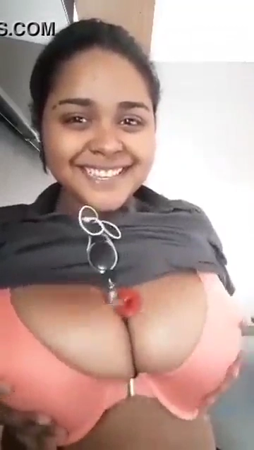 Huge Indian Boob Show MMS Selfie Video