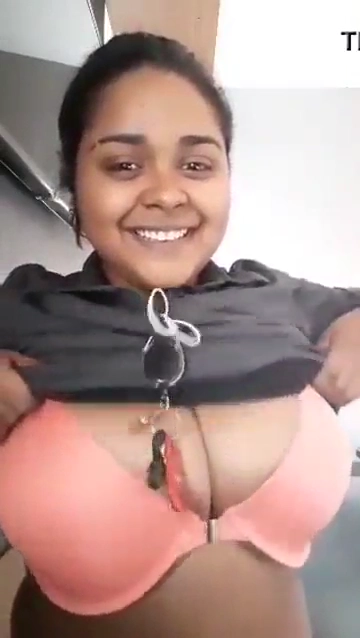 Huge Indian Boob Show MMS Selfie Video