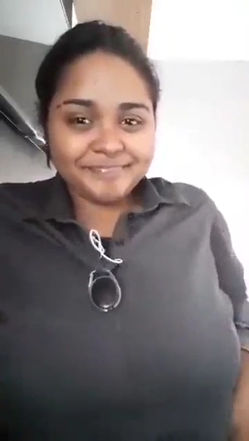 Huge Indian Boob Show MMS Selfie Video