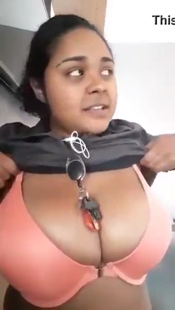 Huge Indian Boob Show MMS Selfie Video