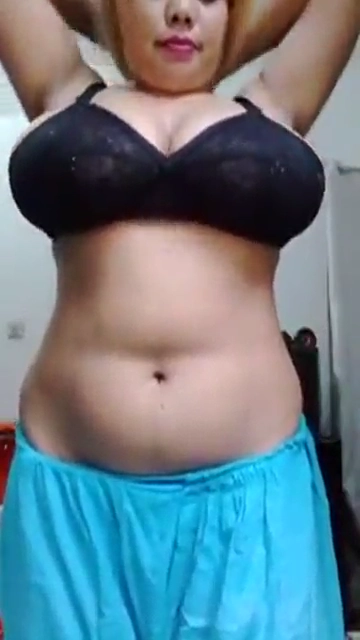 Busty Pakistani Wife Nude MMS Video