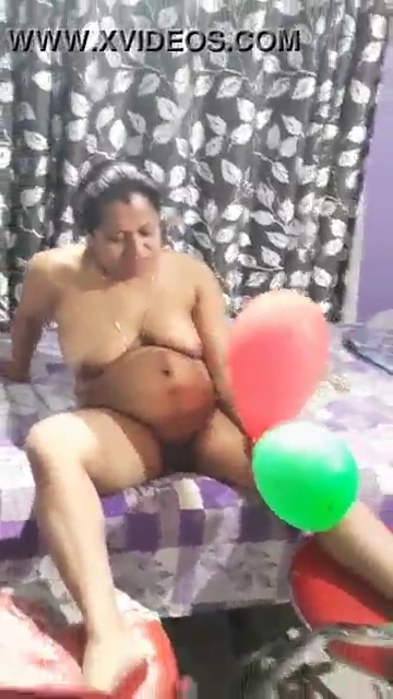 Homely Wife Nude MMS Video Goes Live on the Internet