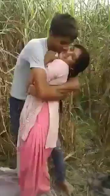 Dehati Bhabhi Sharing Sex in the Outdoors MMS Video