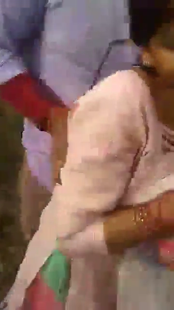 Dehati Bhabhi Sharing Sex in the Outdoors MMS Video