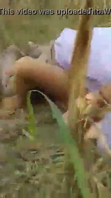Dehati Bhabhi Sharing Sex in the Outdoors MMS Video