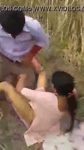 Dehati Bhabhi Sharing Sex in the Outdoors MMS Video