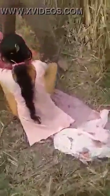 Dehati Bhabhi Sharing Sex in the Outdoors MMS Video