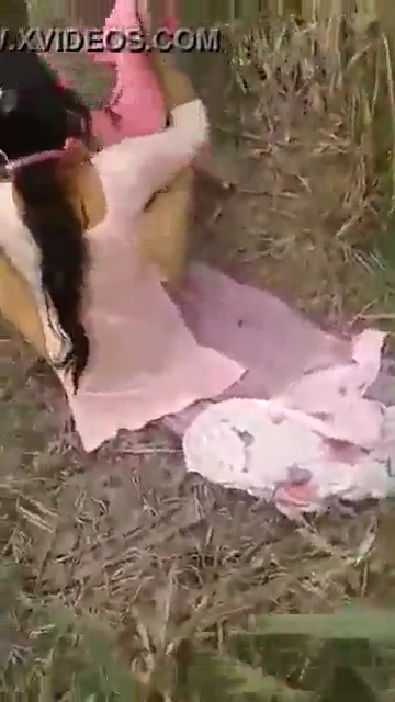 Dehati Bhabhi Sharing Sex in the Outdoors MMS Video